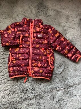 REI Burgundy Floral-Print Kids Puffer Jacket with Coral Trim (4T)